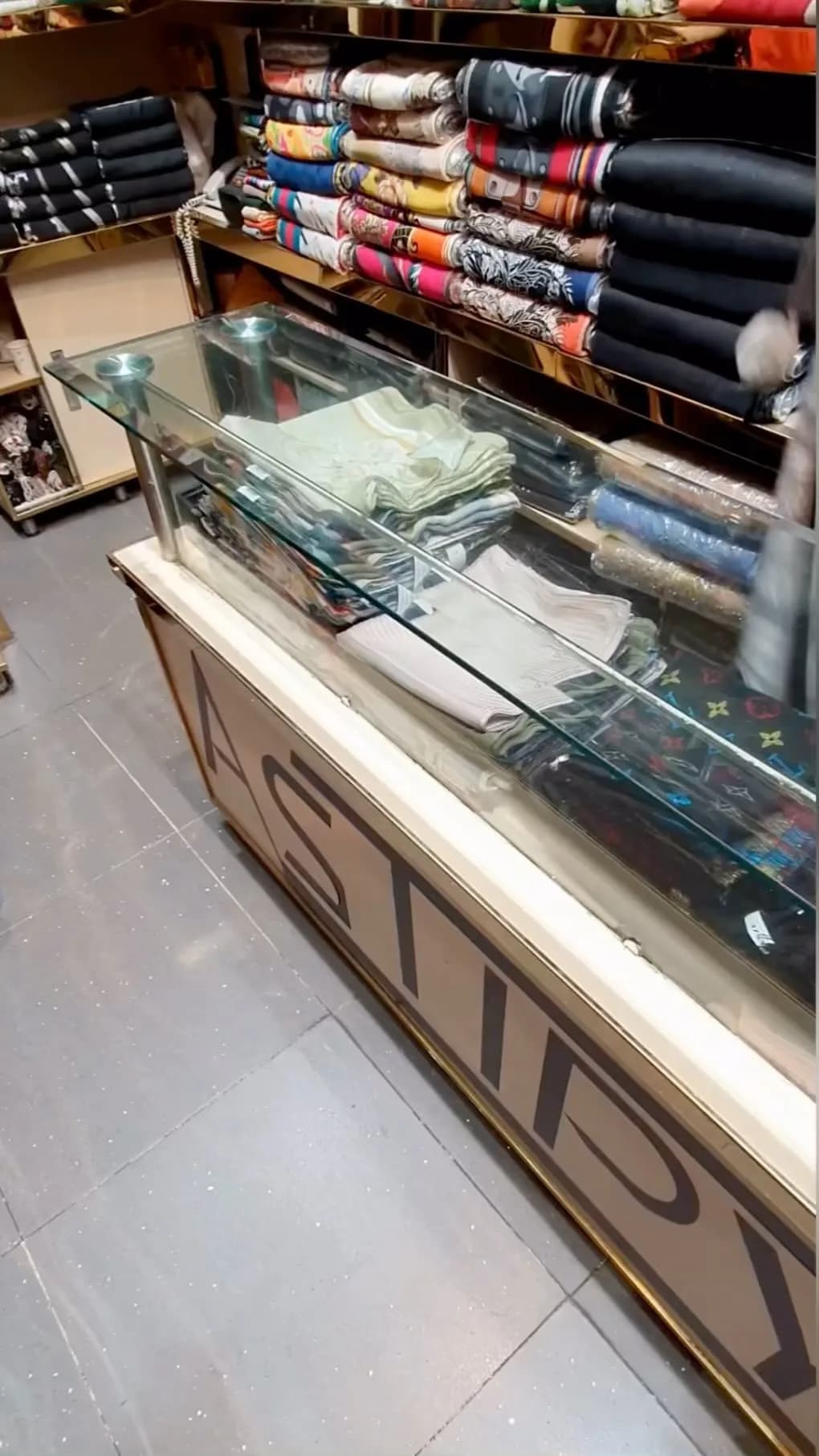 شال موهر منگولهدار