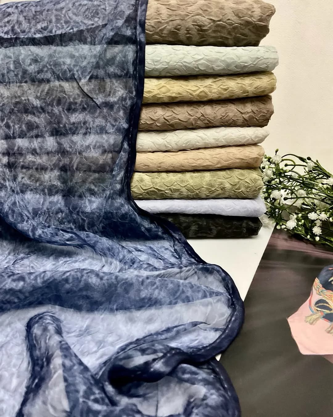 شال چروک طرح شنل مجلسی — رنگ سرمهای — نمای چندکالا — طرح شنل