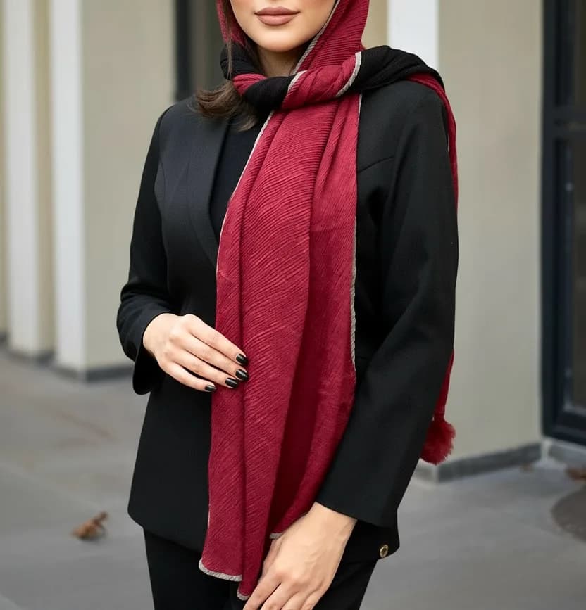 شال پلیسه دورو پمپم پاییزه، رنگ زرشکی و مشکی، مستطیلی