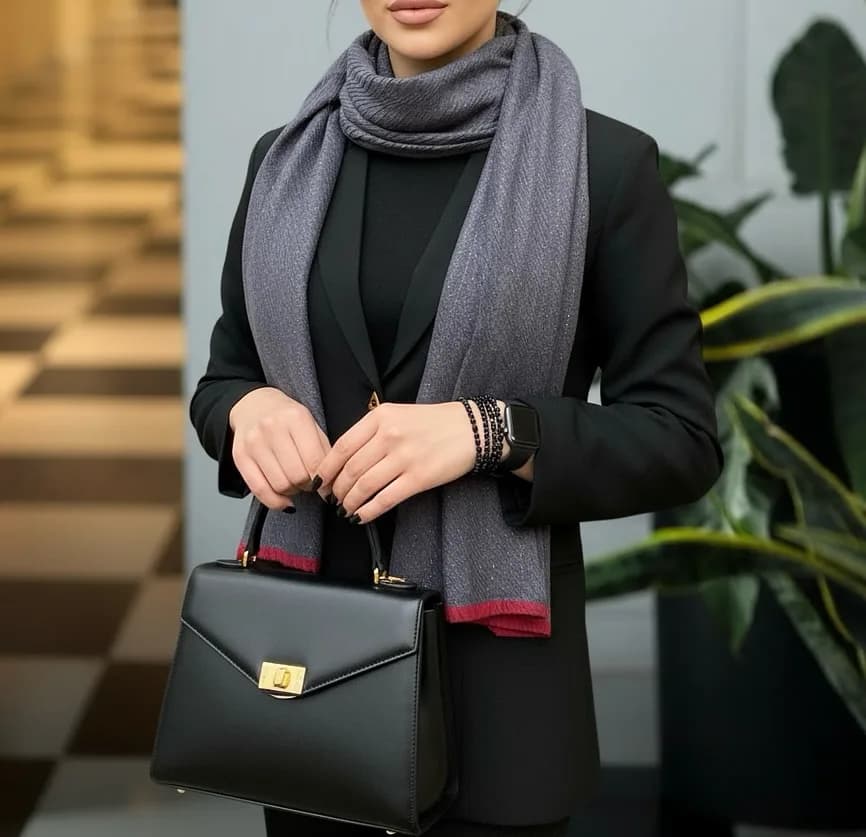 شال پلیسه پاییزه، رنگ خاکستری و قرمز، مستطیلی
