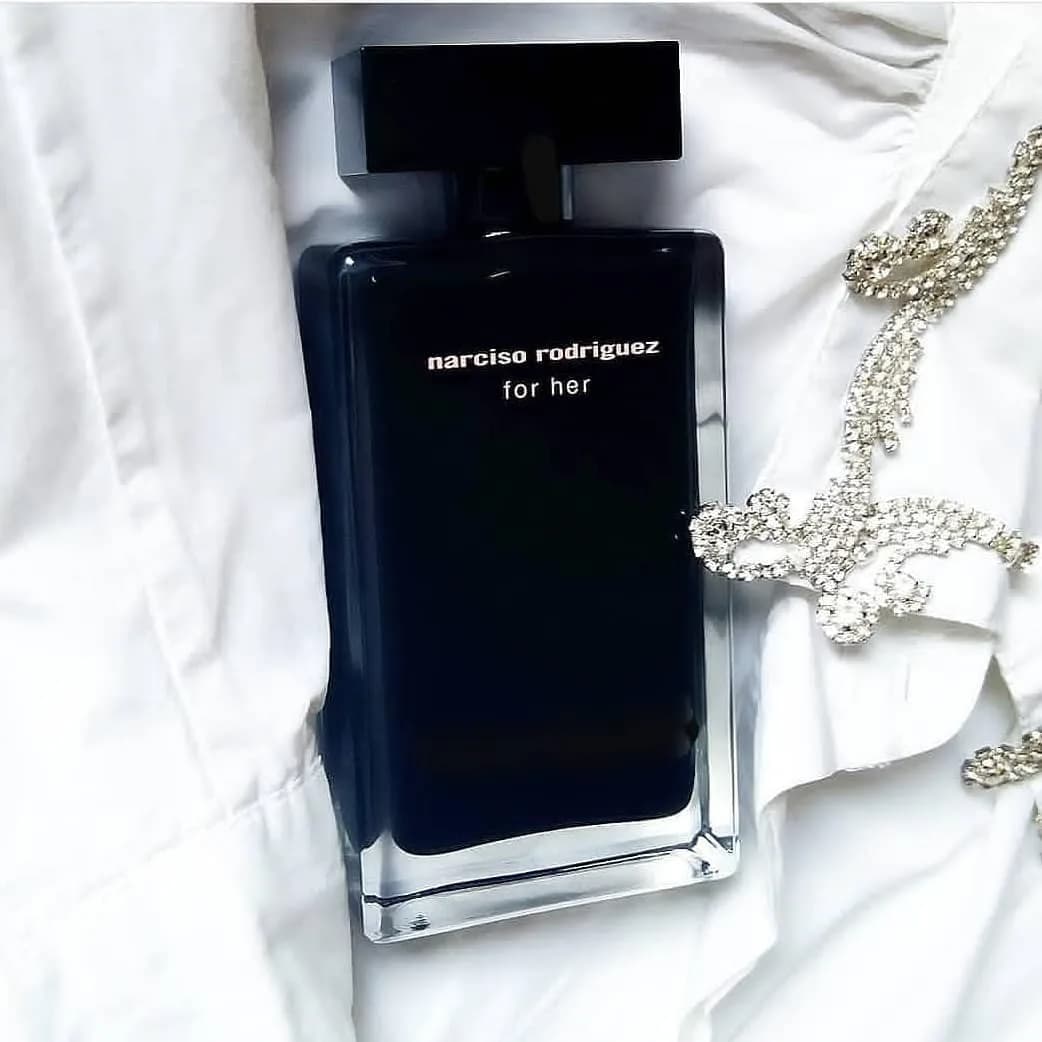 عطر فور هر تویلت نارسیسو رودریگز، رنگ مشکی، جنس شیشه، بطری مستطیلی