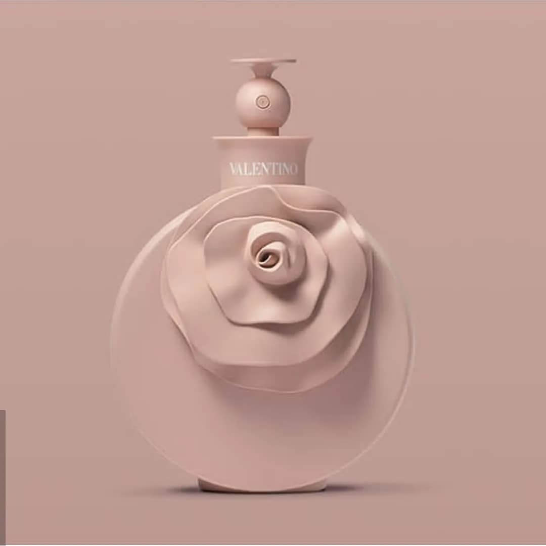 عطر ولنتینا پودره زنانه ولنتینو، رنگ صورتی روشن، جنس شیشه، طرح گل‌برگ برجسته، گرد با گل رز