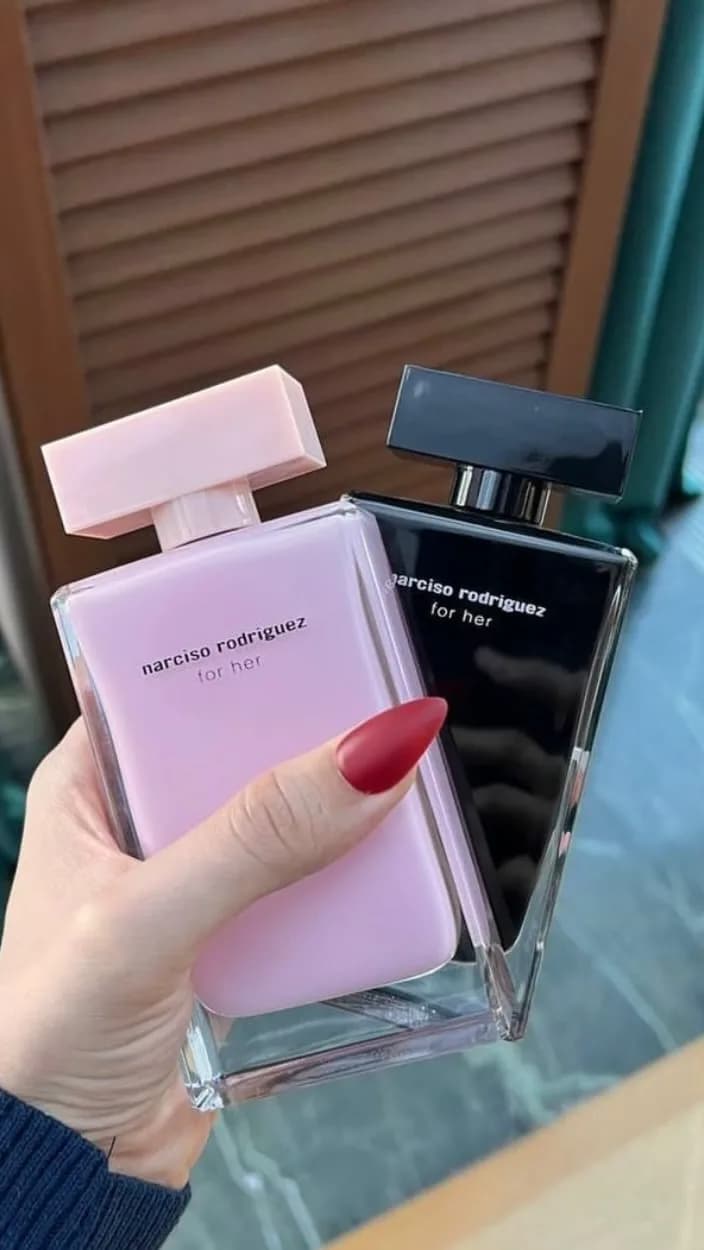 عطر فور هر نارسیسو رودریگز، رنگ صورتی و مشکی، جنس شیشه، بطری مستطیلی