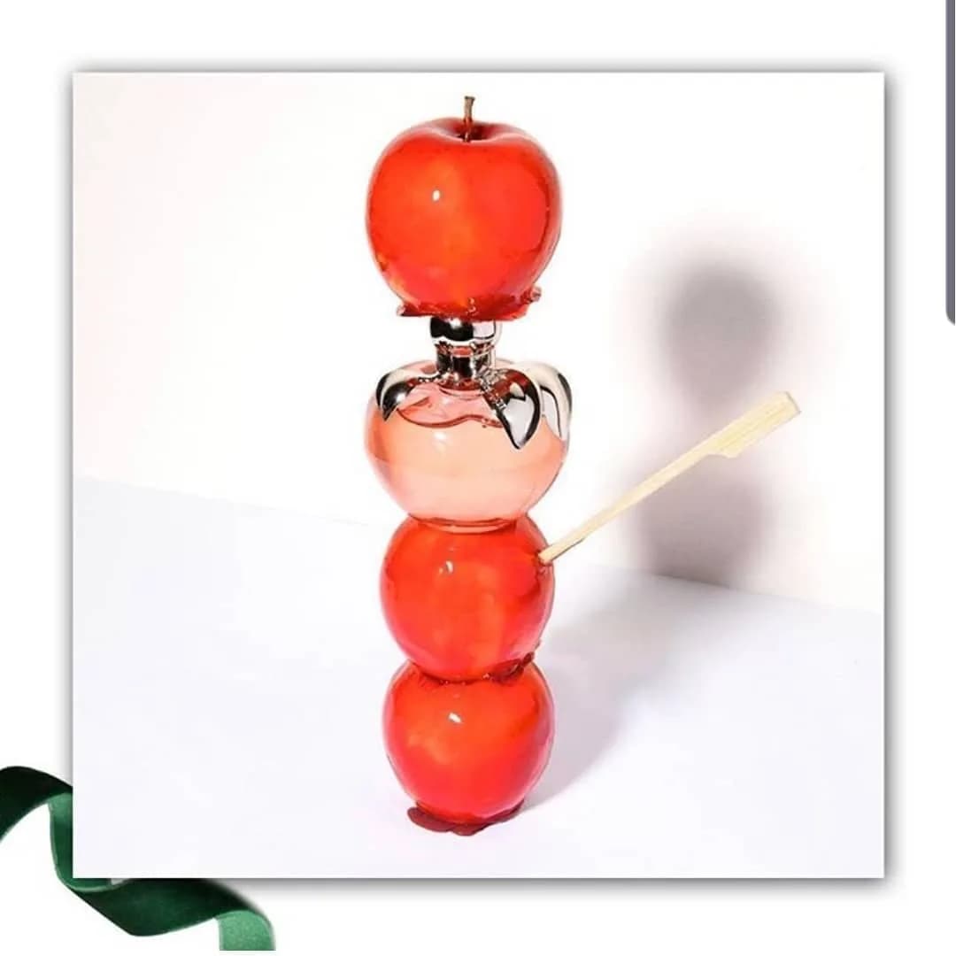 عطر نینا اپل نینا ریچی، رنگ قرمز و صورتی، جنس شیشه، بطری شکل سیب