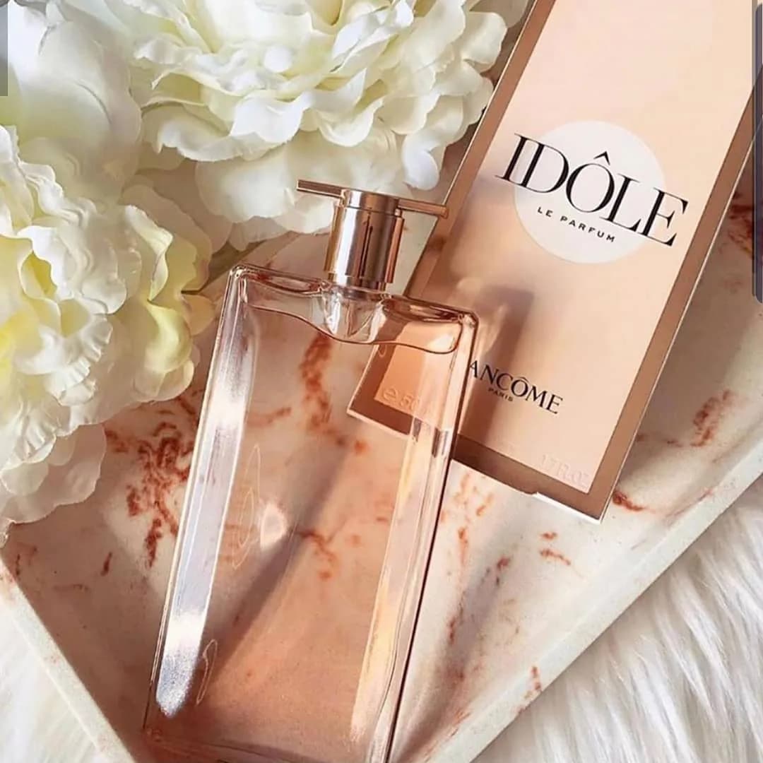 عطر آیدول ۷۵ میل لانکوم، رنگ صورتی و طلایی، جنس شیشه، بطری مستطیلی باریک