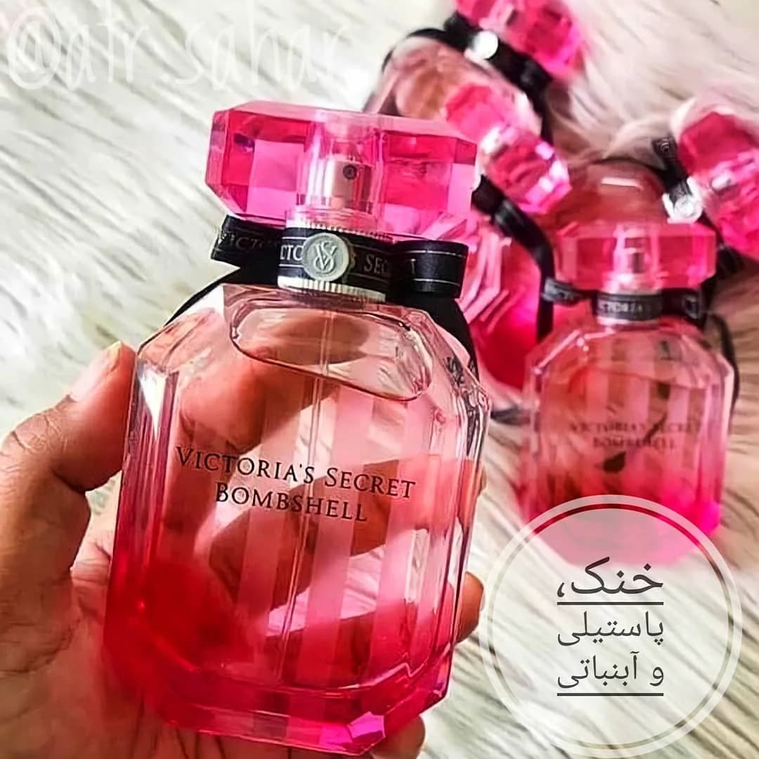 عطر بامب‌شل ویکتوریا سکرت، رنگ صورتی و مشکی، جنس شیشه، بطری چندضلعی