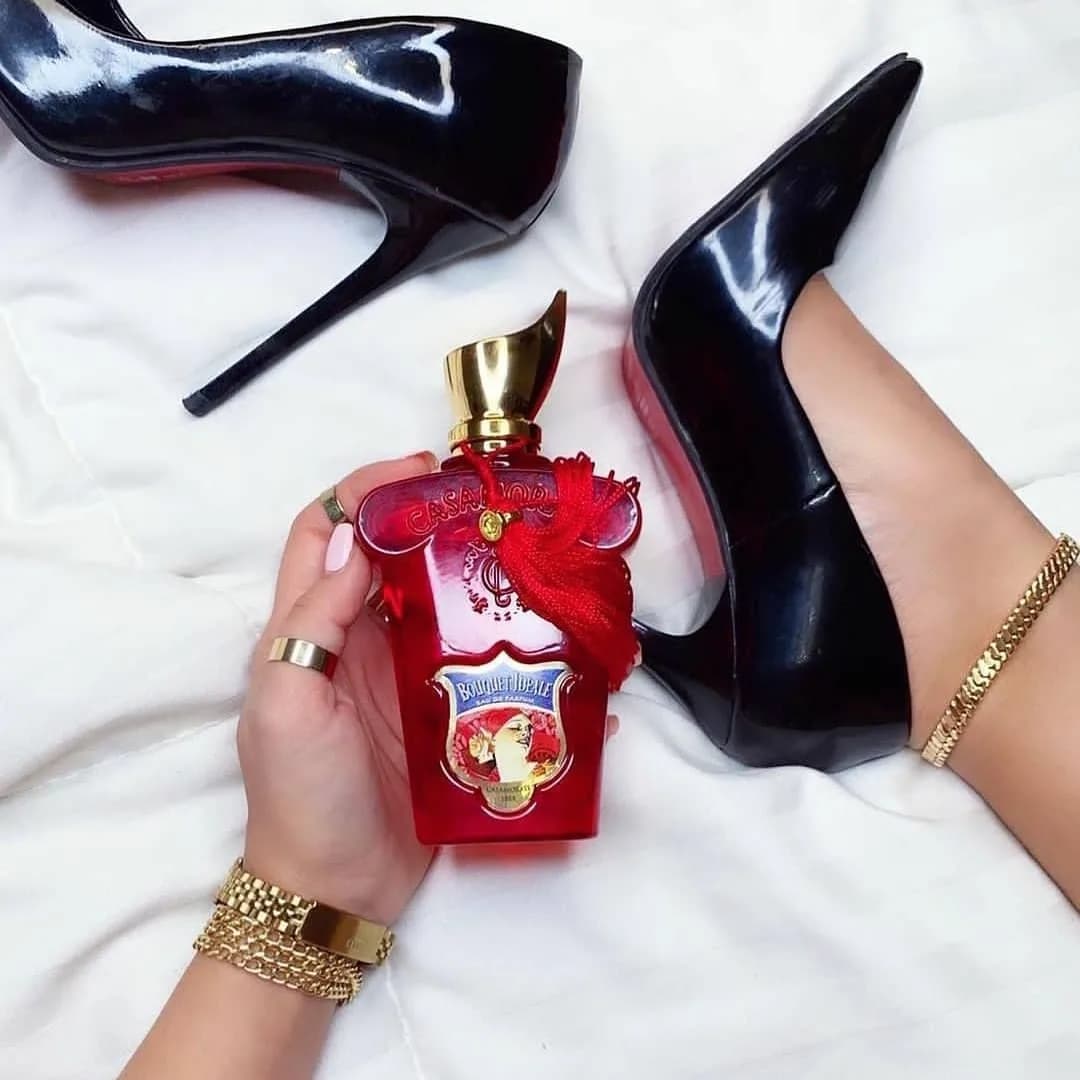 عطر بوکت ایدیل کازاموراتی، رنگ قرمز و طلایی، جنس شیشه، بطری تزئینی