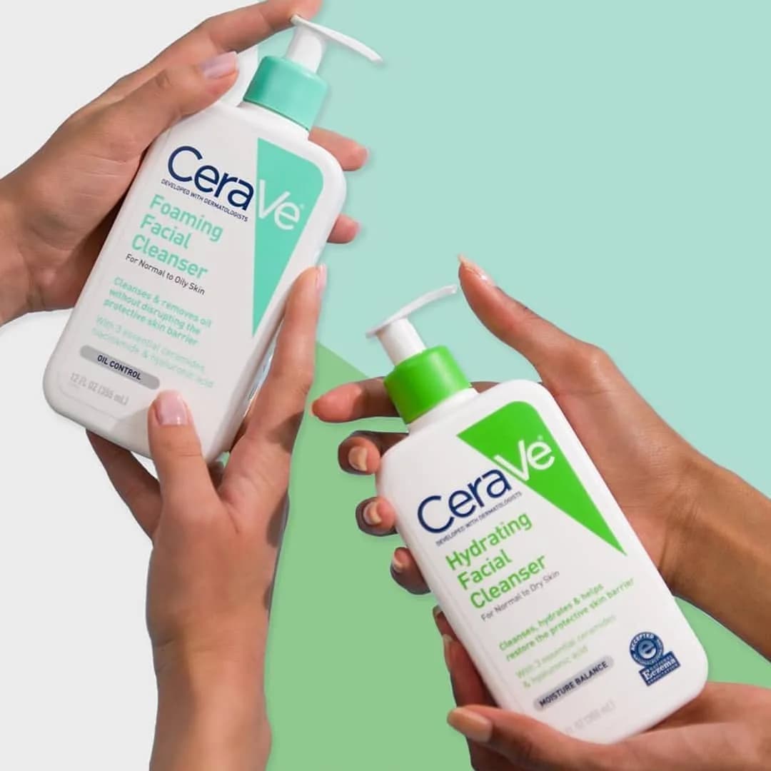 شوینده فوم صورت سراوی، رنگ سفید و سبز، جنس پلاستیک، پمپی