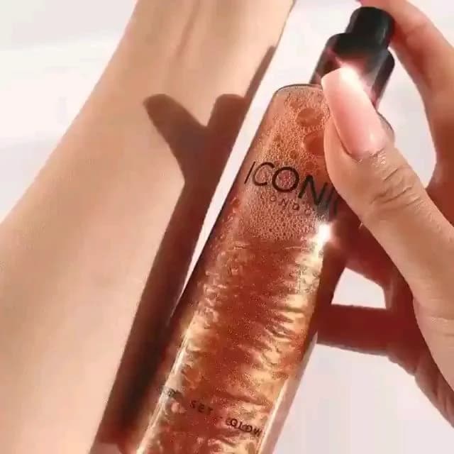 اسپری شیمر بدن ست اند گلو آیکونیک لندن، رنگ برنزی و قهوهای، جنس شیشه و پلاستیک، استوانهای