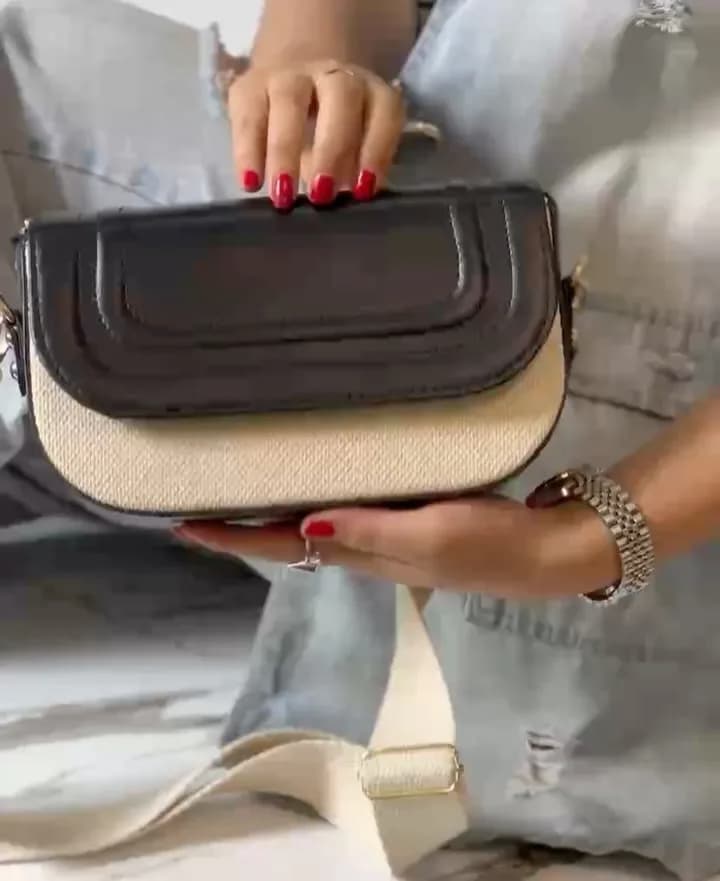 کیف دوشی لبه‌دار کنفی زارا، رنگ مشکی و کرم، جنس چرم و پارچه، کیف دوشی مستطیلی کوچک