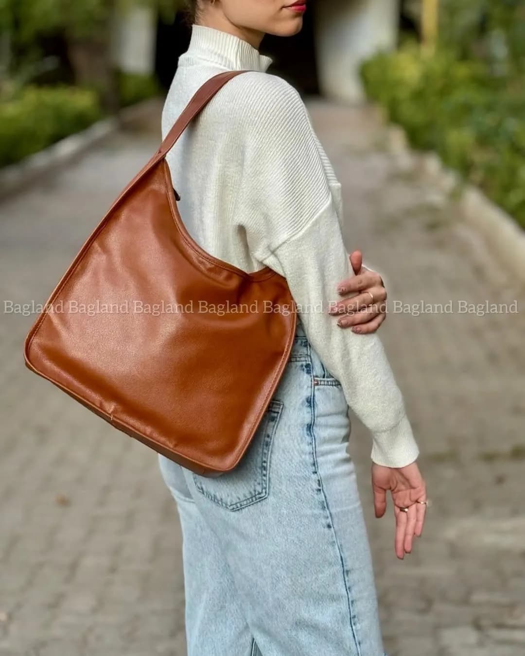 کیف دوشی، رنگ قهوهای، جنس چرم، دستی و دوشی، بزرگ