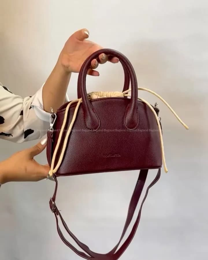 کیف دستی زنانه، رنگ زرشکی، کرم و مشکی، جنس چرم، متوسط