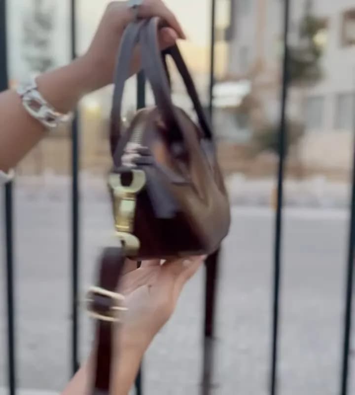 کیف دستی ترانه، رنگ زرشکی، قهوهای، کرم و مشکی، جنس چرم، گنبدی