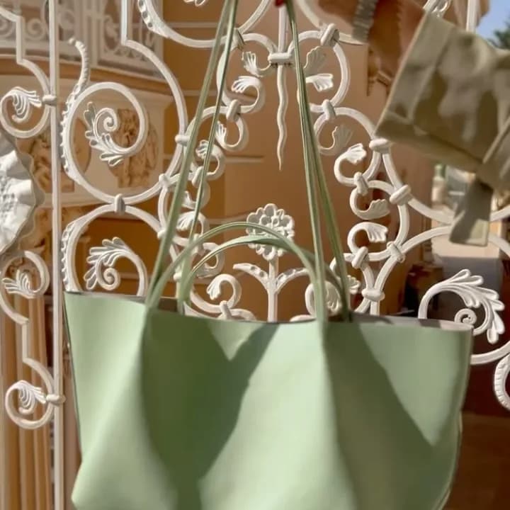 کیف ساحلی ترک، رنگ سبز روشن، کرم، مشکی و قهوهای، جنس چرم، دستی، بزرگ