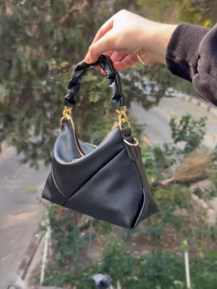کیف دوشی مینی فاما چرم، رنگ قهوه‌ای، فرم جمع و جور