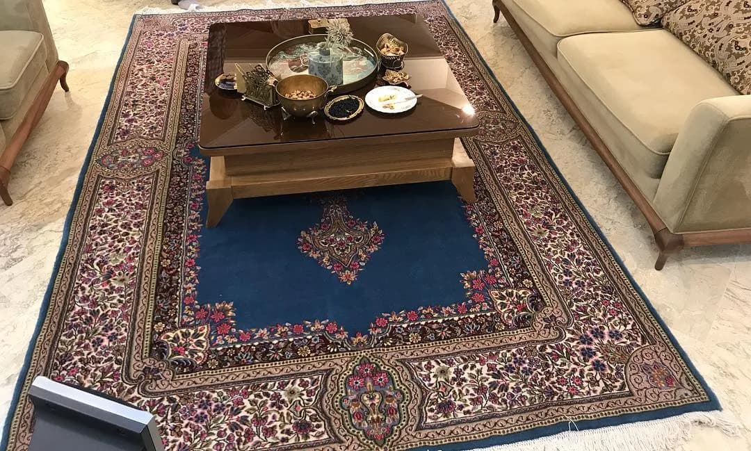 فرش دستباف کرمان، رنگ آبی و قرمز، طرح گلدار، مستطیلی