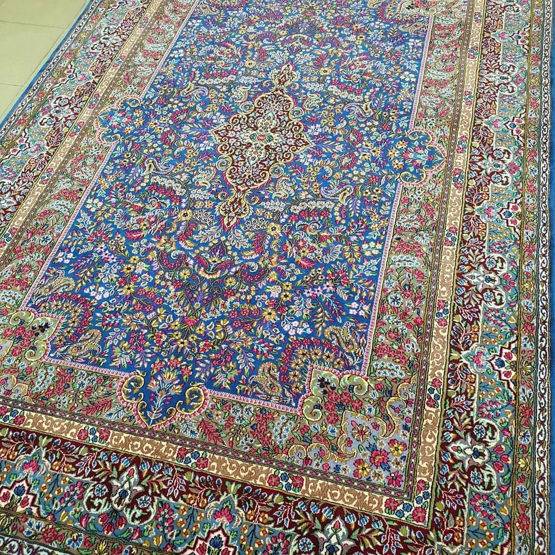 جفت فرش شش متری پته فیروزه‌ای کرمان، رنگ آبی و قرمز، طرح گلدار، مستطیلی، لچک و ترنج