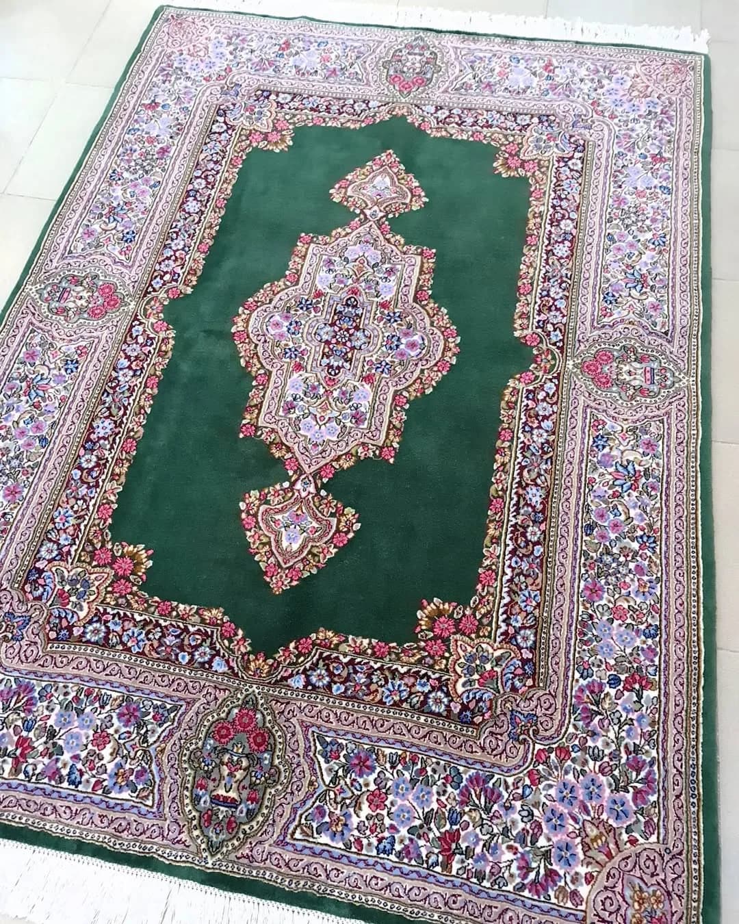 قالیچه ۳ متری کف ساده سبز یشمی کرمان