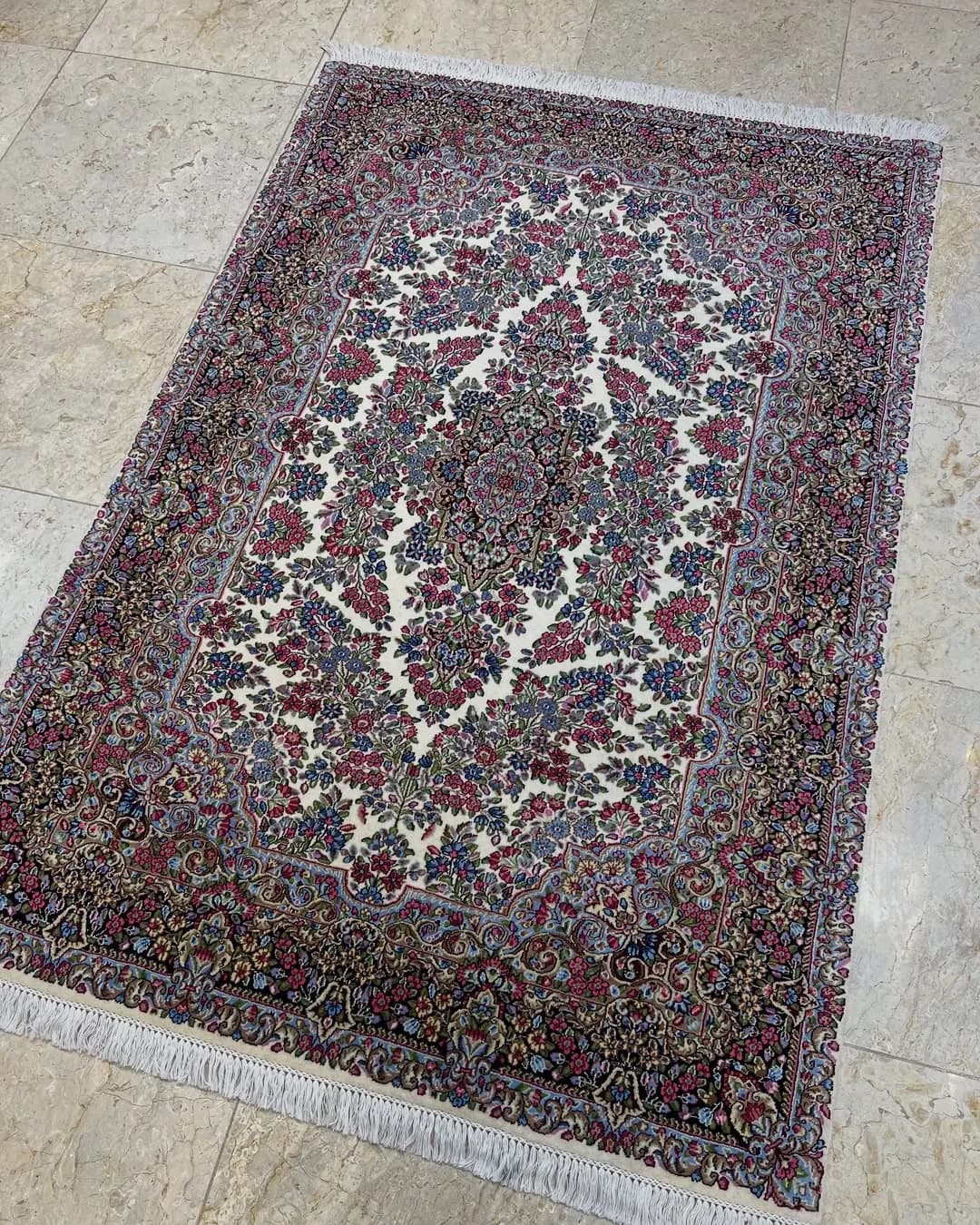 قالیچه سه متری سرام دستهگلی کرمان