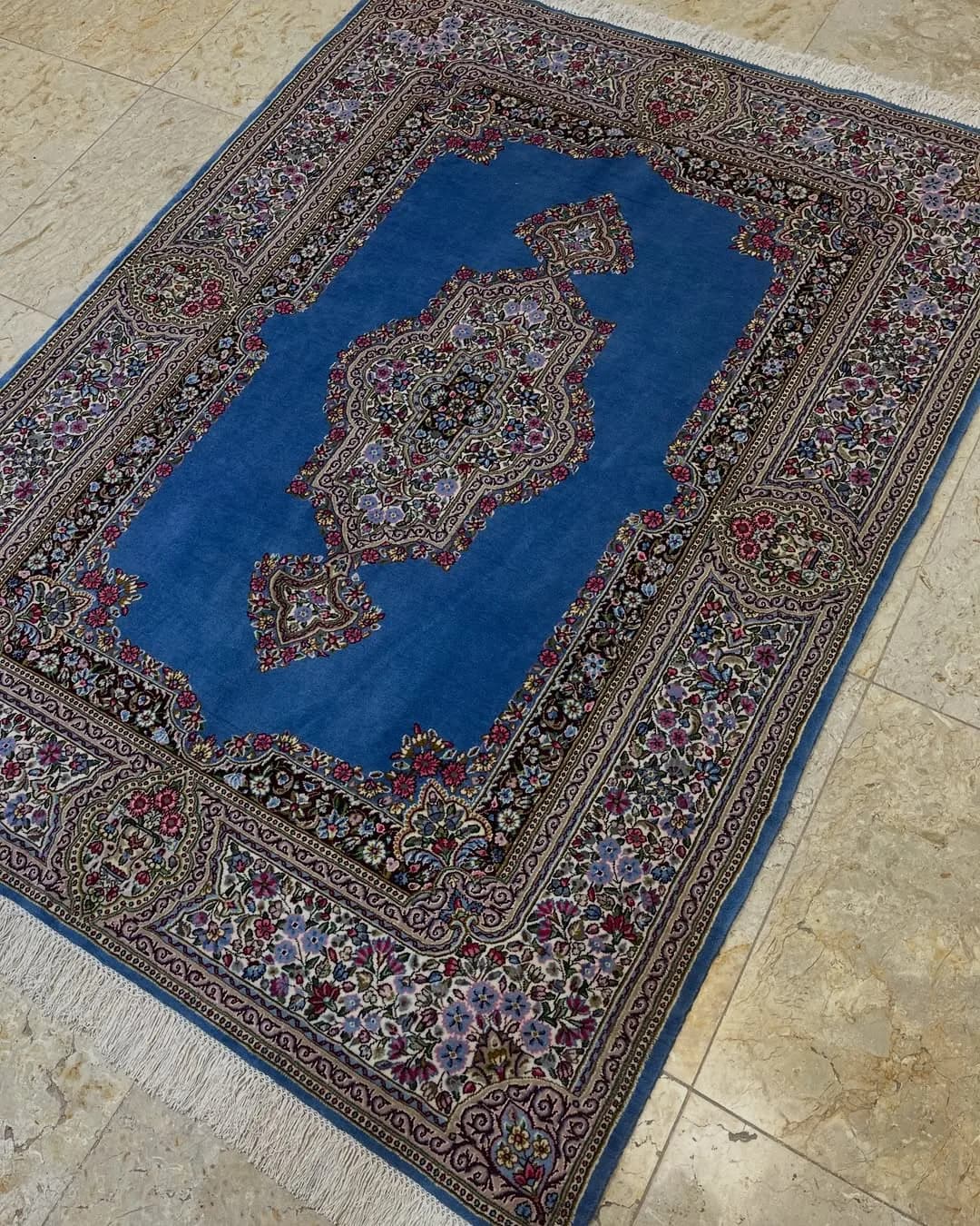قالیچه سه متری کف ساده حاشیه گلباران فیروزه ای