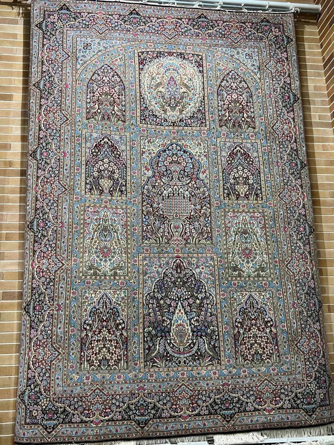 فرش تک ۶ متری قابی اعلا کرمان، رنگ آبی و قهوهای، جنس پشم، طرح گلدار، مستطیلی