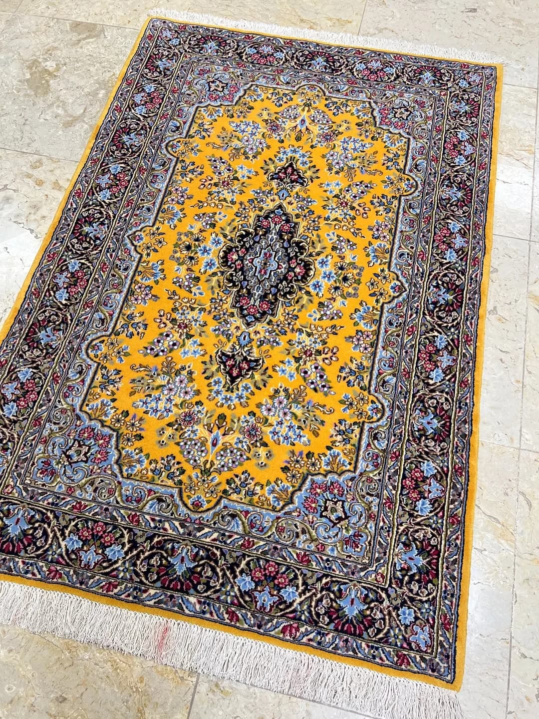 قالیچه دستباف ۲ متری دسته‌گلی کرمان