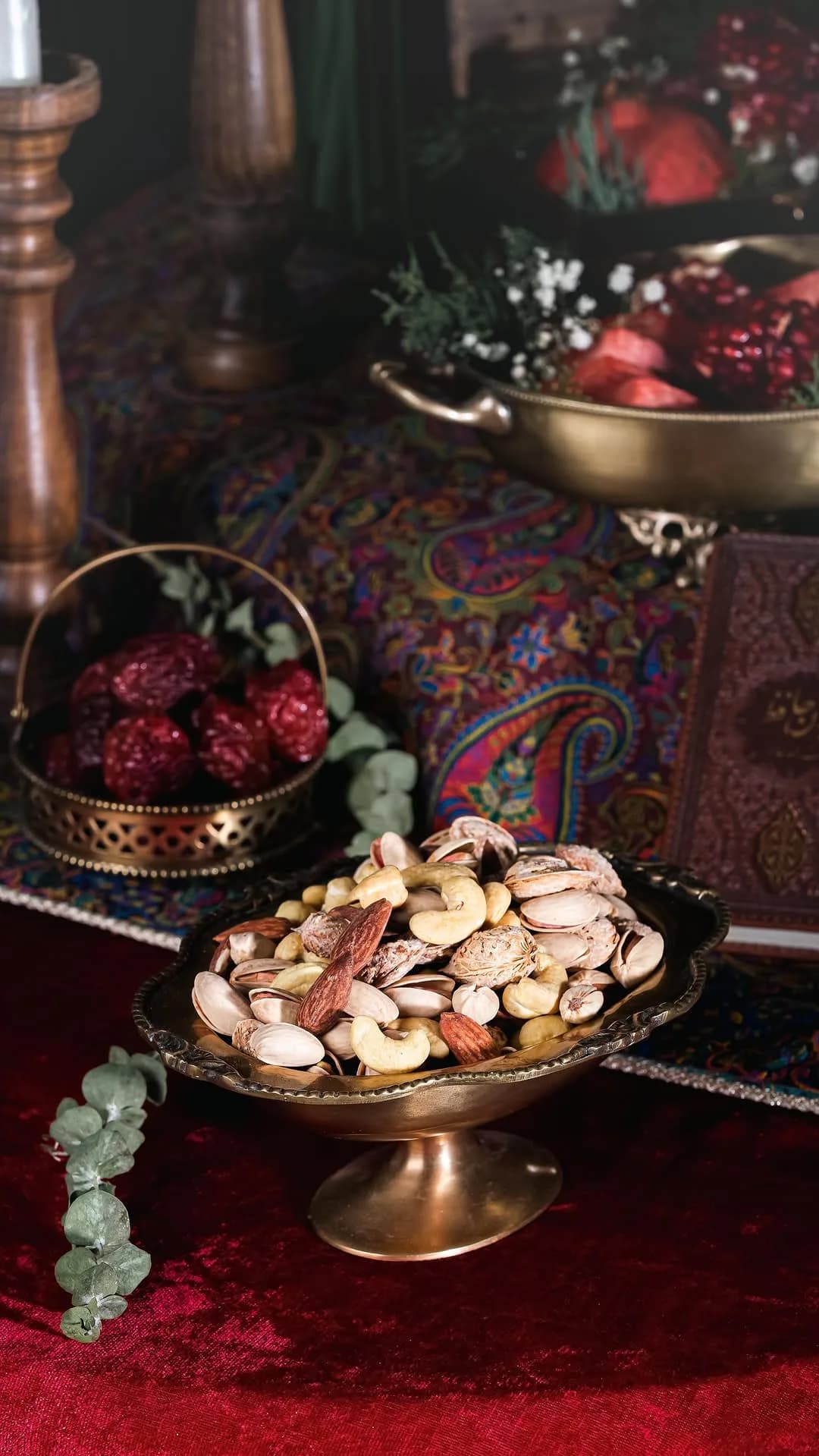 آجیل شب یلدا، رنگ کرم و قهوهای، جنس فلز، کاسه پایه دار