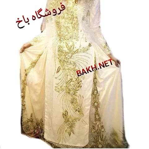 لباس محلی مجلسی مدل ۱۵۰، رنگ کرم و طلایی، جنس ساتن، طرح گلدوزی، بلند، آستین بلند