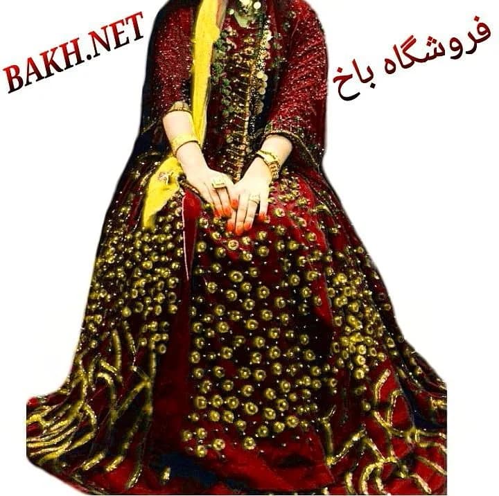 لباس محلی مجلسی مدل ۱۵۱، رنگ قرمز و طلایی، جنس مخمل، طرح گلدوزی، بلند، آستین بلند
