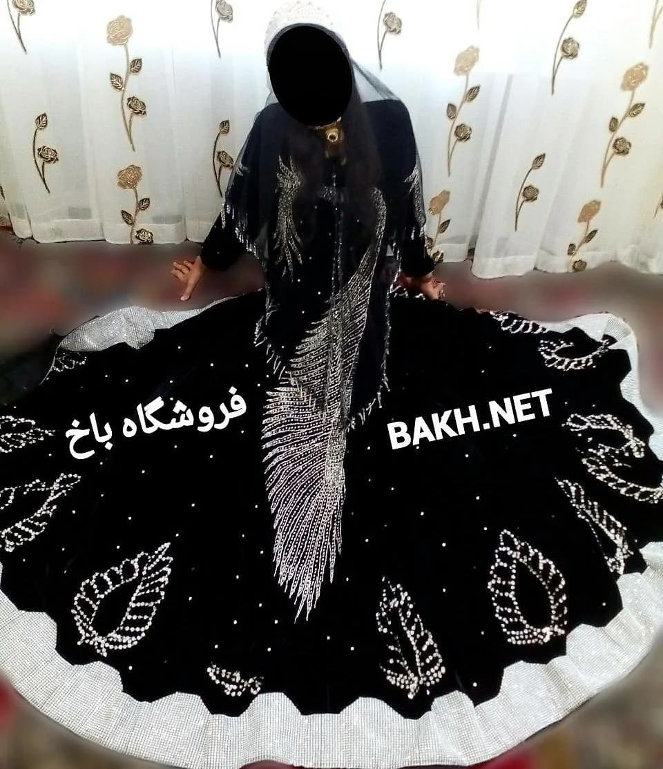 لباس بختیاری مدل ۱۸۶، رنگ مشکی و نقرهای، جنس مخمل، طرح گلدوزی، بلند، آستین بلند، گشاد