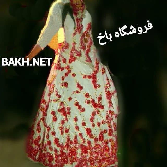 لباس عروس محلی مدل ۱۹۷، رنگ سفید و قرمز، طرح گلدار، بلند، آستین بلند، گشاد