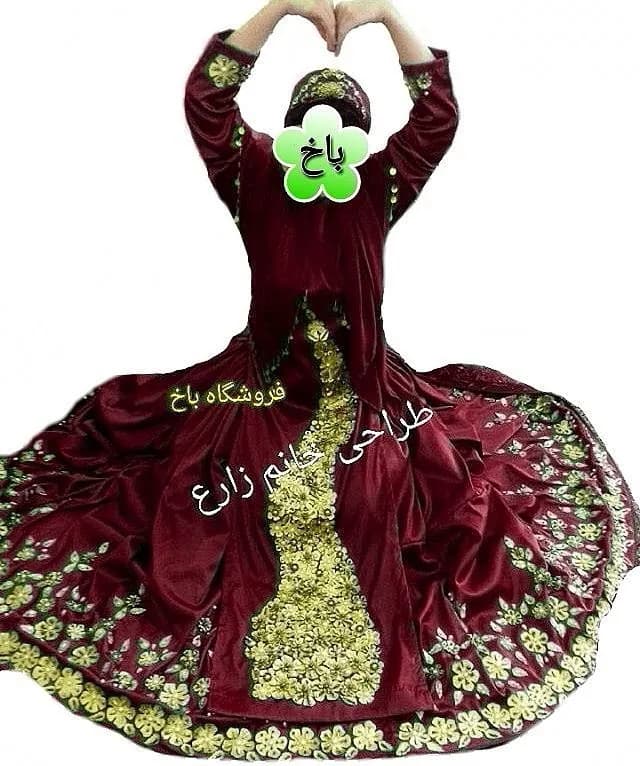 لباس محلی، رنگ زرشکی و طلایی، جنس مخمل، طرح گلدوزی، بلند، آستین بلند، گشاد