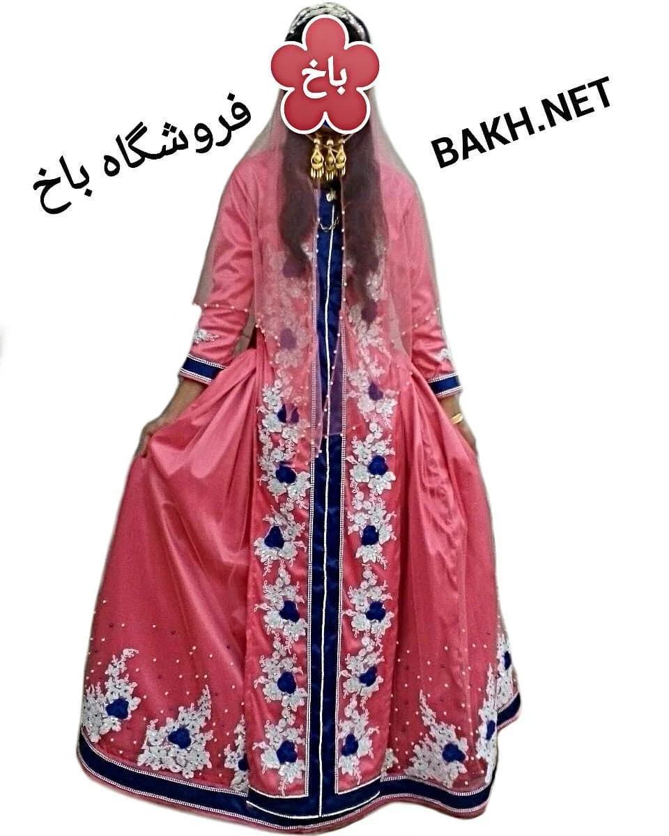 ست لباس محلی تور دست‌دوز، رنگ صورتی، آبی و سفید، جنس ساتن، طرح گلدوزی، بلند، گشاد، آستین بلند