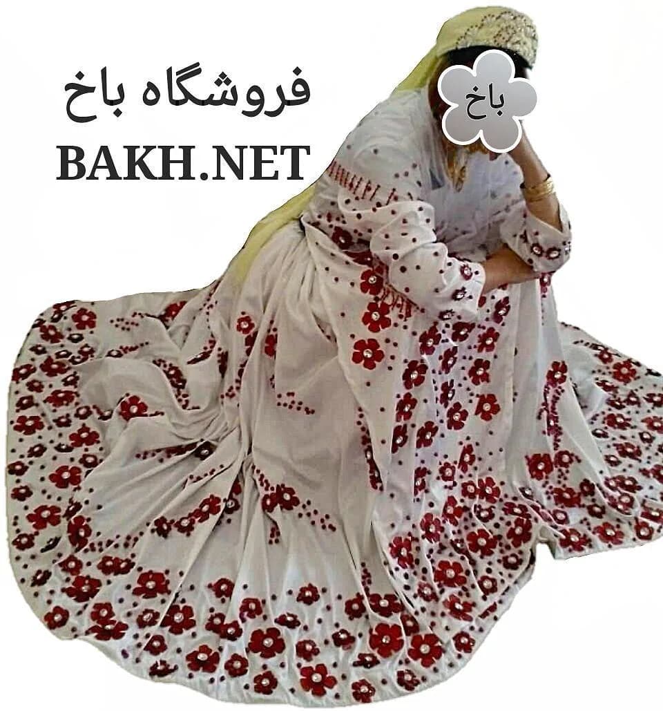 ست لباس محلی، رنگ سفید و قرمز، طرح گلدوزی، بلند، گشاد، آستین بلند