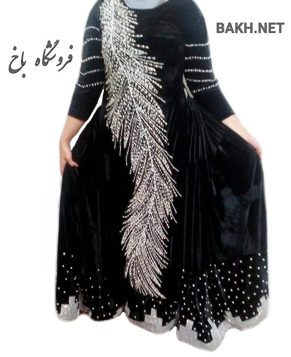 پیراهن مخمل زنانه، رنگ مشکی و نقرهای، طرح گلدوزی، پیراهن بلند آستینسه ربع