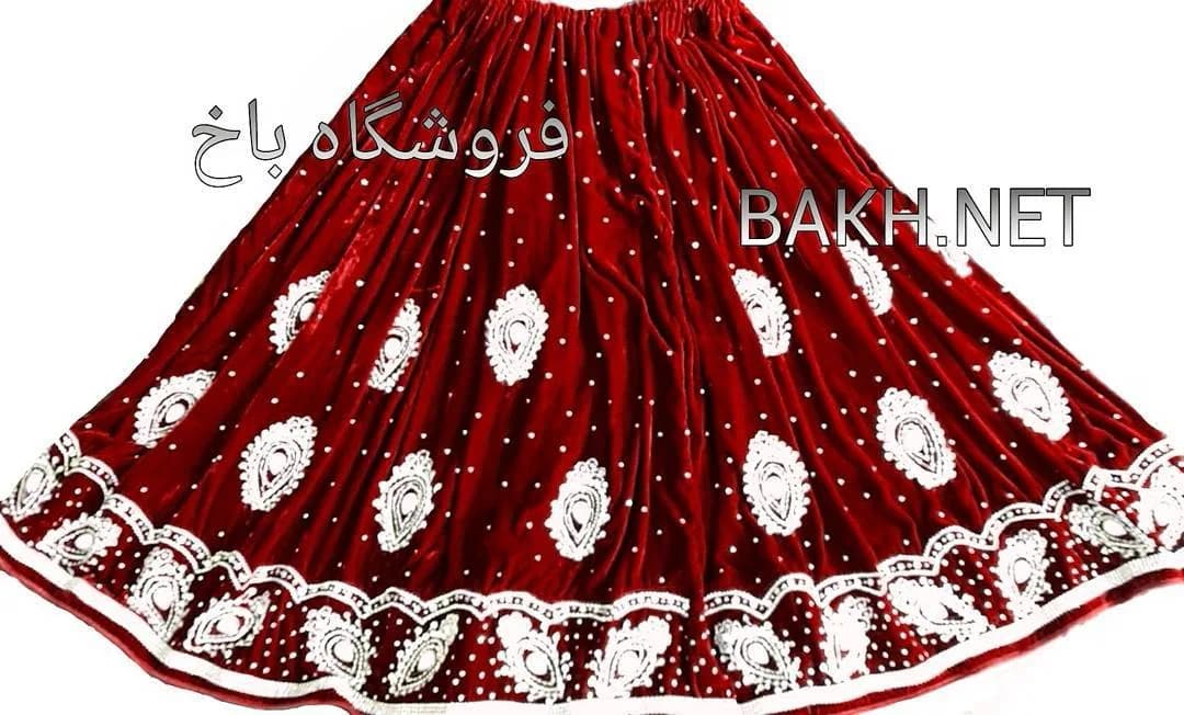 دامن بلند محلی لری مدل ۱۴۱، رنگ قرمز و سفید، جنس مخمل، طرح گلدوزی، دامن بلند کلوش