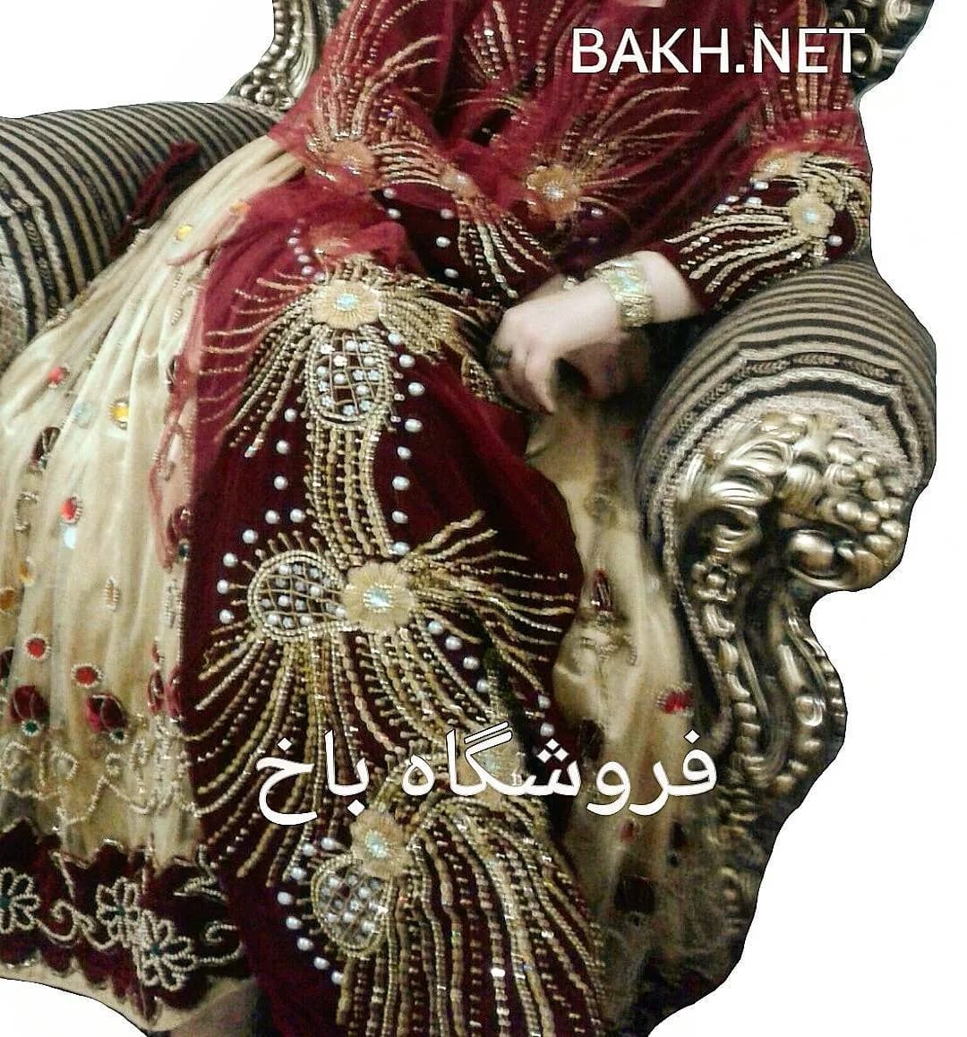 ست لباس محلی لری زنانه، رنگ سرخابی، طلایی و کرم، جنس مخمل، طرح گلدوزی، پیراهن بلند با دامن