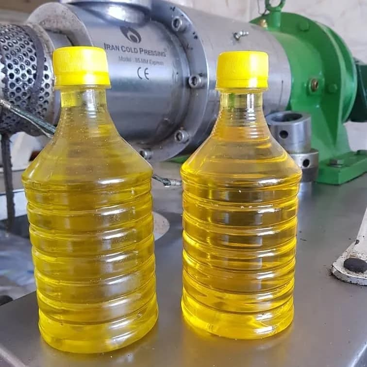 روغن کنجد، رنگ زرد، مایع در بطری پلاستیکی