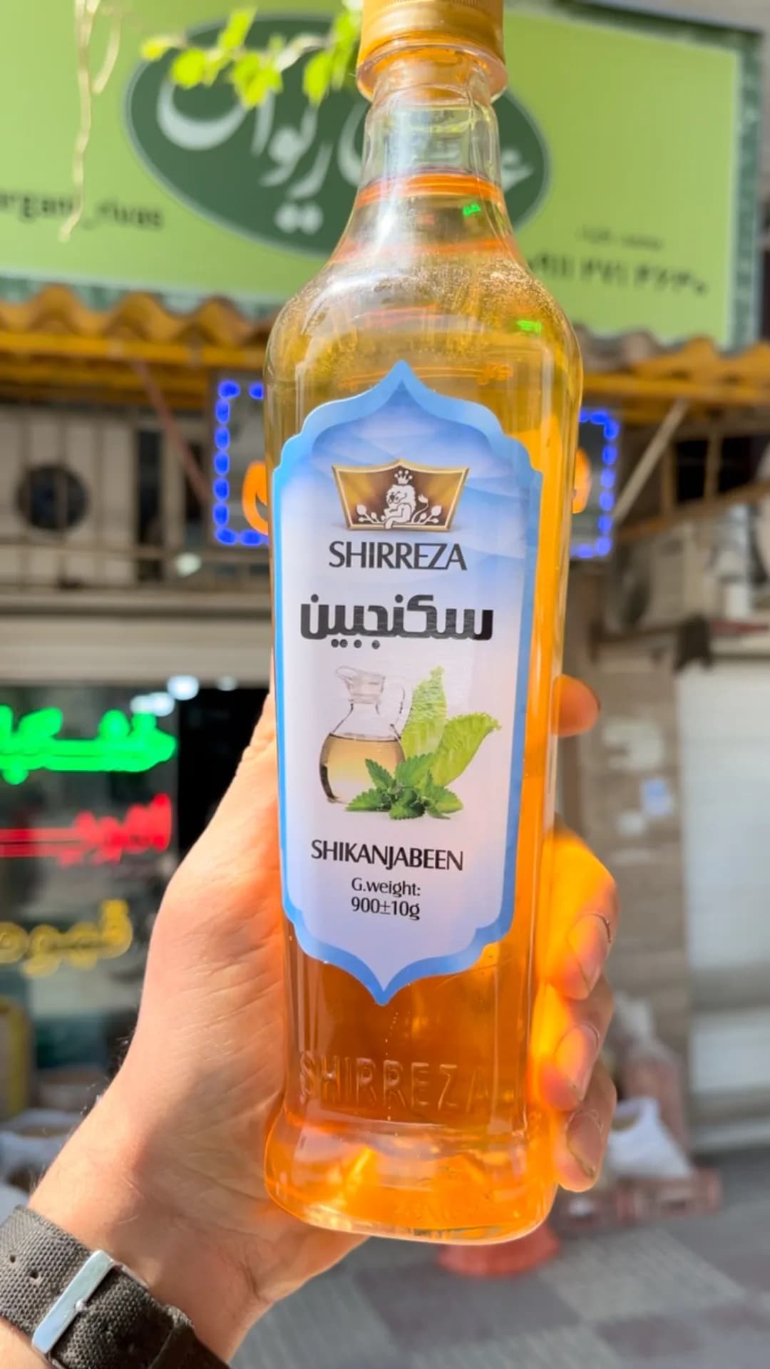 شربت سکنجبین شیررضا، رنگ زرد طلایی، جنس شیشه، بطری