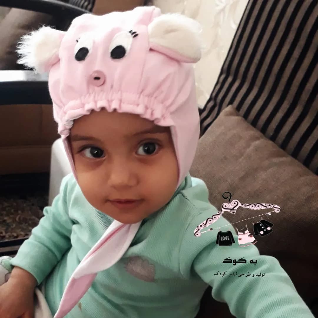 کلاه پاییزه عروسکی دخترانه، رنگ صورتی و سفید، جنس خز، مدل خرسی بنددار
