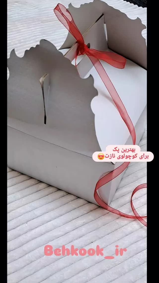 پک هدیه لباس خواب ساتن، رنگ سفید، جنس مقوا، جعبه مقوایی