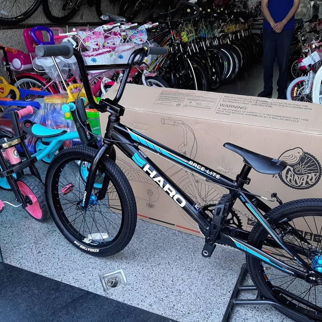 دوچرخه BMX مدل ریس هارو، رنگ مشکی و آبی، جنس فلز و پلاستیک، بی‌ام‌ایکس