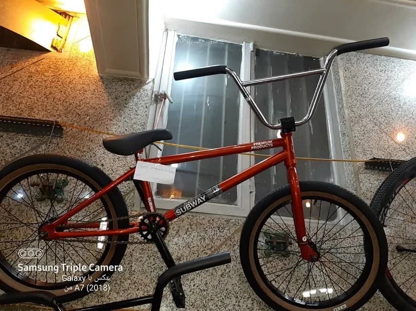دوچرخه BMX مدل سابوی، رنگ قرمز و مشکی، جنس فلز، دوچرخه BMX تک‌سرعته