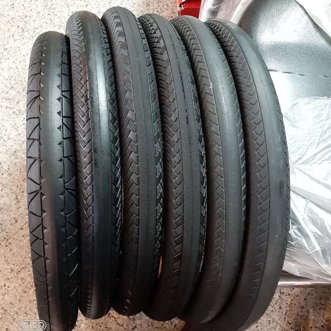 لاستیک دوچرخه BMX، رنگ مشکی، جنس پلاستیک، طرح هندسی، لاستیک توپر، گل‌ریز