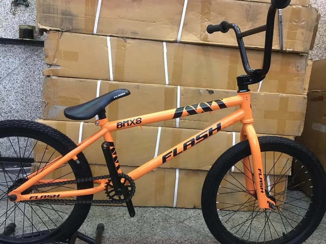 دوچرخه بی ام ایکس مدل BMX8 فلش، رنگ نارنجی و مشکی، جنس فلز و لاستیک