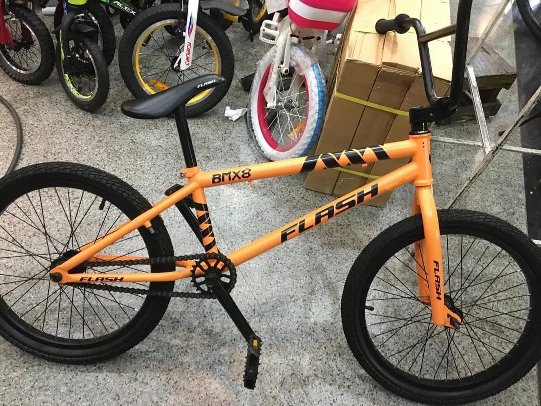دوچرخه بیامایکس مدل BMX8 فلش، رنگ نارنجی و مشکی، جنس فلز، حرفهای