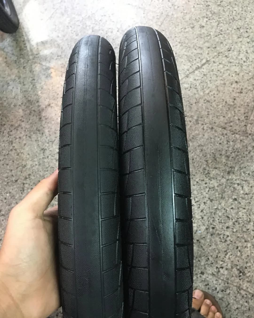 لاستیک دوچرخه، رنگ مشکی، جنس پلاستیک، طرح هندسی