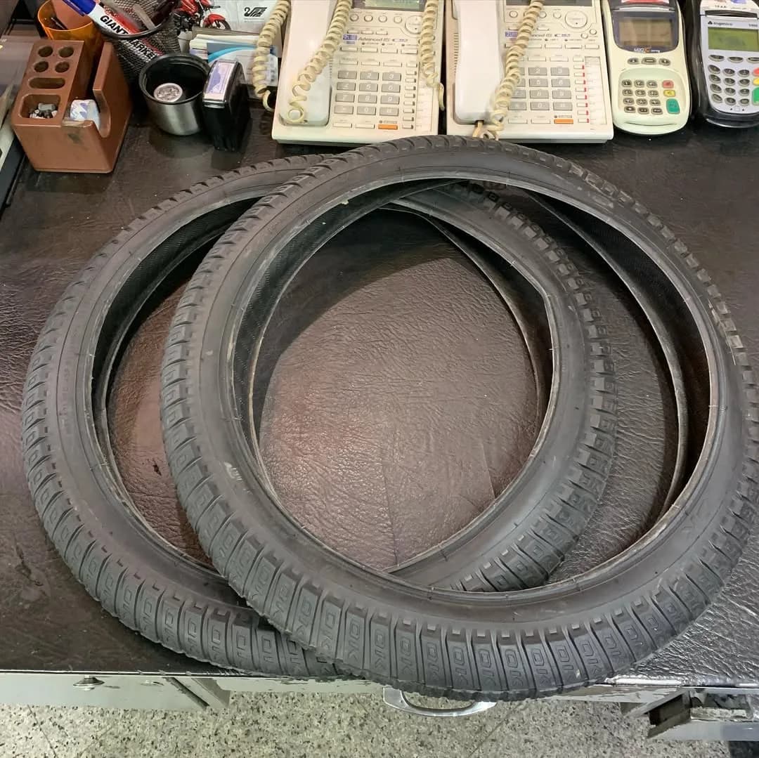 لاستیک دوچرخه BMX اوکی، رنگ مشکی، تایر آج‌دار