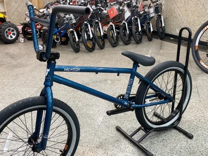 دوچرخه، رنگ آبی، جنس فلز، BMX