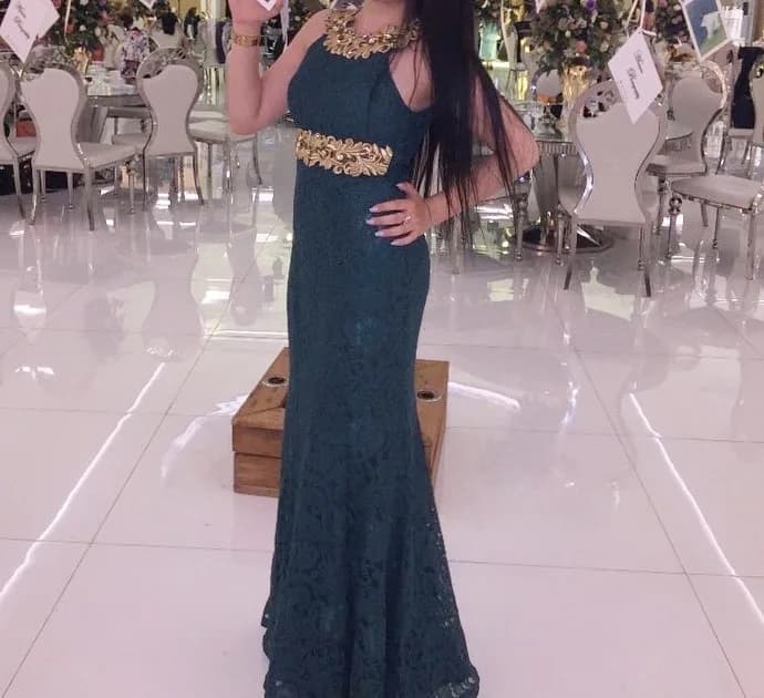 لباس شب دانتل ترک سایز ۳۶، رنگ سبز تیره و طلایی، جنس گیپور، طرح گلدوزی، بلند، جذب، یقه هالتر